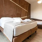 Flat 285 La