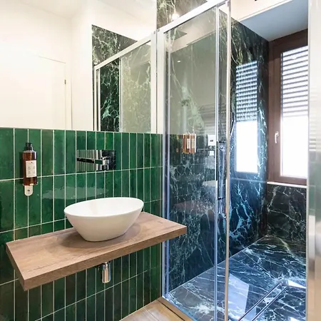 Πανσιόν Flat 285 La 4*