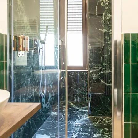 Πανσιόν Flat 285 La 4*