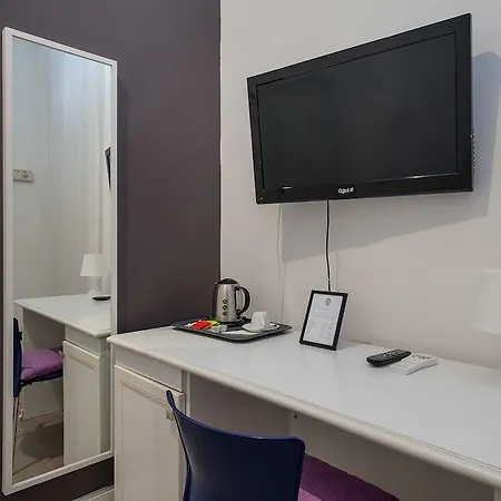 Flat 285 La Πανσιόν 4*