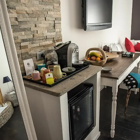 Flat 285 La Πανσιόν 4*