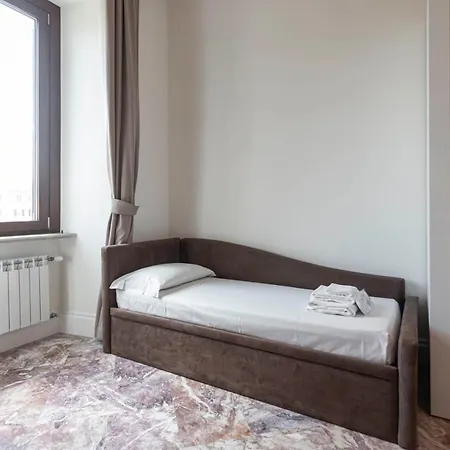 Flat 285 La Roma