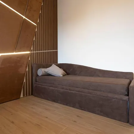 Flat 285 La Roma